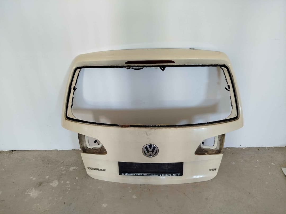 Zadnja hauba- gepek Touran 2012 god.